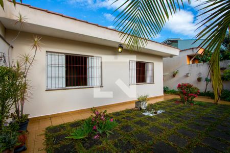 Casa à venda com 375m², 4 quartos e 5 vagas Casa à venda com 375m², 4 quartos e 5 vagasJardim/Quintal