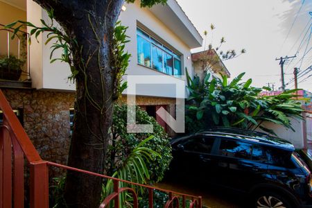 Casa à venda com 375m², 4 quartos e 5 vagas Casa à venda com 375m², 4 quartos e 5 vagasÁrea externa