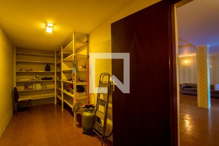 Casa à venda com 375m², 4 quartos e 5 vagas Casa à venda com 375m², 4 quartos e 5 vagasDepósito