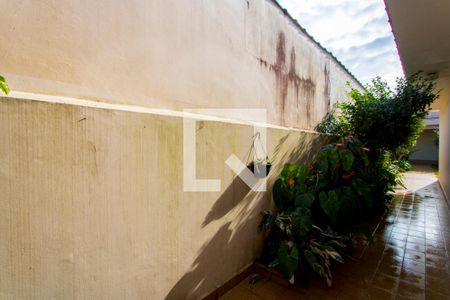 Casa à venda com 375m², 4 quartos e 5 vagas Casa à venda com 375m², 4 quartos e 5 vagasCorredor - Externo