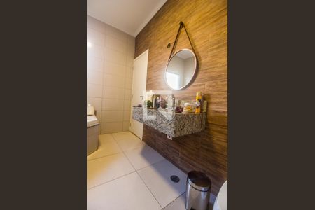 Casa de condomínio à venda com 350m², 4 quartos e 5 vagasBanheiro da Suíte 1