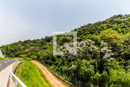 Casa de condomínio à venda com 350m², 4 quartos e 5 vagasVista