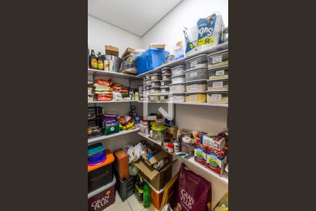 Casa de condomínio à venda com 350m², 4 quartos e 5 vagasDespensa