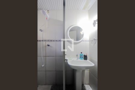 Banheiro de apartamento à venda com 3 quartos, 67m² em Humaitá, Porto Alegre