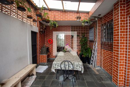 Casa à venda com 170m², 3 quartos e 2 vagas Casa à venda com 170m², 3 quartos e 2 vagasÁrea de Serviço / Quintal