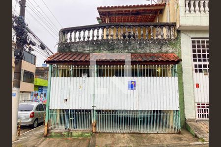 Casa à venda com 120m², 3 quartos e 2 vagas Casa à venda com 120m², 3 quartos e 2 vagasFachada