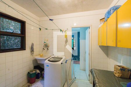 Casa à venda com 600m², 6 quartos e 3 vagas Casa à venda com 600m², 6 quartos e 3 vagasÁrea de Serviço