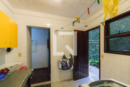 Casa à venda com 600m², 6 quartos e 3 vagas Casa à venda com 600m², 6 quartos e 3 vagasÁrea de Serviço