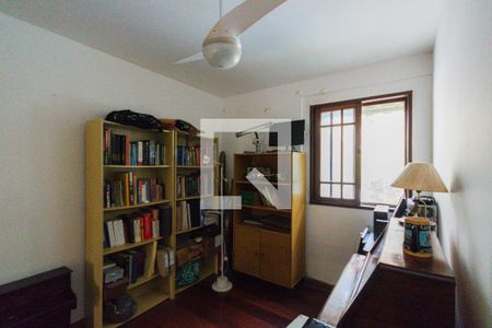 Casa à venda com 600m², 6 quartos e 3 vagas Casa à venda com 600m², 6 quartos e 3 vagasQuarto 2