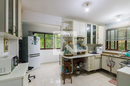 Casa à venda com 600m², 6 quartos e 3 vagas Casa à venda com 600m², 6 quartos e 3 vagasCozinha