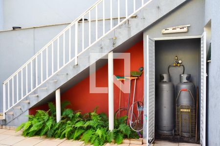 Casa à venda com 250m², 4 quartos e 4 vagas Casa à venda com 250m², 4 quartos e 4 vagasÁrea Externa