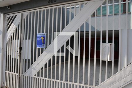 Casa à venda com 250m², 4 quartos e 4 vagas Casa à venda com 250m², 4 quartos e 4 vagasFachada