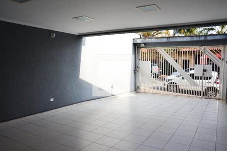 Casa à venda com 250m², 4 quartos e 4 vagas Casa à venda com 250m², 4 quartos e 4 vagasÁrea comum