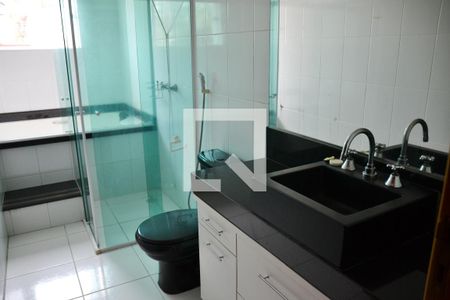 Casa à venda com 250m², 4 quartos e 4 vagas Casa à venda com 250m², 4 quartos e 4 vagasBanheiro 1