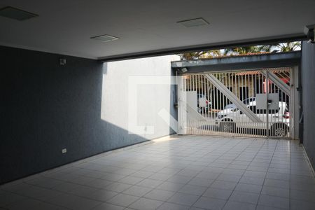 Casa à venda com 250m², 4 quartos e 4 vagas Casa à venda com 250m², 4 quartos e 4 vagasÁrea comum