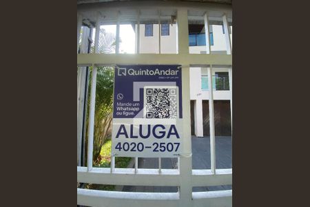 Casa à venda com 423m², 4 quartos e 6 vagas Casa à venda com 423m², 4 quartos e 6 vagasPlaca