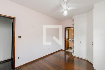 Casa à venda com 423m², 4 quartos e 6 vagas Casa à venda com 423m², 4 quartos e 6 vagasSuite 2