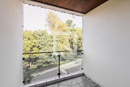 Casa à venda com 423m², 4 quartos e 6 vagas Casa à venda com 423m², 4 quartos e 6 vagasVaranda
