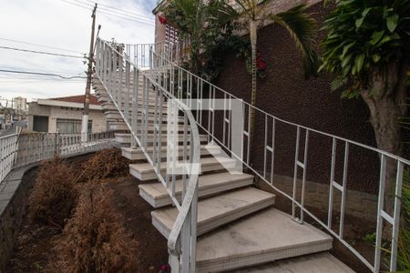 Casa à venda com 350m², 5 quartos e 4 vagasEscada de Entrada