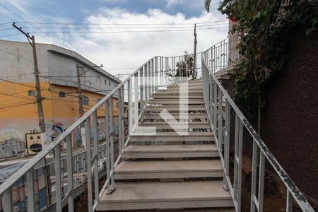 Casa à venda com 350m², 5 quartos e 4 vagasEscada de Entrada