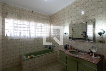 Casa à venda com 350m², 5 quartos e 4 vagasBanheiro da Suíte