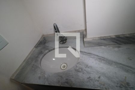 Apartamento à venda com 100m², 2 quartos e 2 vagasBanheiro da Suíte - Pia