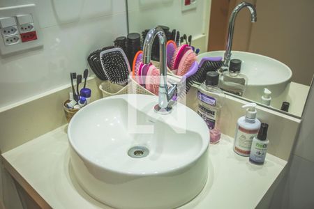 Apartamento à venda com 75m², 2 quartos e 1 vaga Apartamento à venda com 75m², 2 quartos e 1 vagaBanheiro