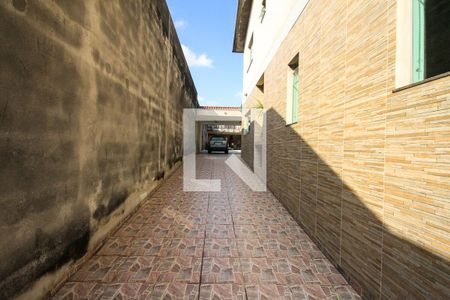 Casa à venda com 510m², 3 quartos e 3 vagas Casa à venda com 510m², 3 quartos e 3 vagasCorredor lateral