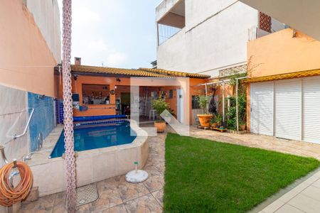 Casa à venda com 216m², 3 quartos e 2 vagasQuintal - Piscina