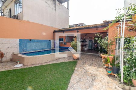 Casa à venda com 216m², 3 quartos e 2 vagasQuintal - Piscina