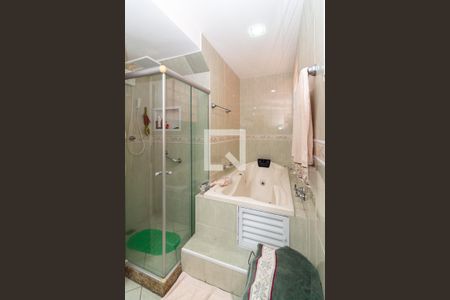 Casa à venda com 216m², 3 quartos e 2 vagasBanheiro da Suíte