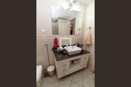 Casa à venda com 216m², 3 quartos e 2 vagasBanheiro da Suíte