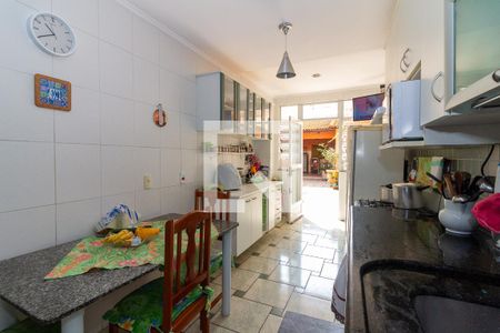 Casa à venda com 216m², 3 quartos e 2 vagasCozinha