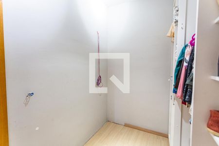 Casa à venda com 129m², 3 quartos e 2 vagas Casa à venda com 129m², 3 quartos e 2 vagasCloset da Suíte