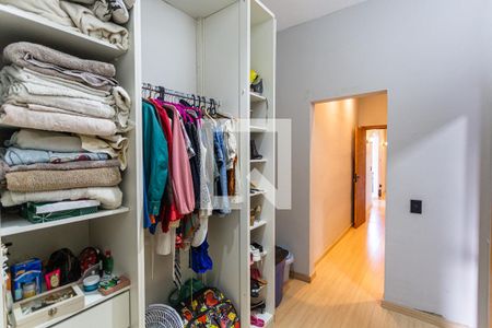 Casa à venda com 129m², 3 quartos e 2 vagas Casa à venda com 129m², 3 quartos e 2 vagasCloset da Suíte