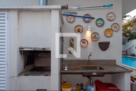 Casa à venda com 290m², 4 quartos e 2 vagas Casa à venda com 290m², 4 quartos e 2 vagasChurrasqueira