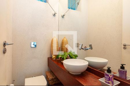 Casa à venda com 290m², 4 quartos e 2 vagas Casa à venda com 290m², 4 quartos e 2 vagasLavabo