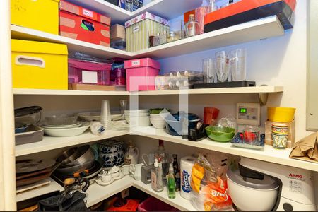 Casa à venda com 290m², 4 quartos e 2 vagas Casa à venda com 290m², 4 quartos e 2 vagasDespensa