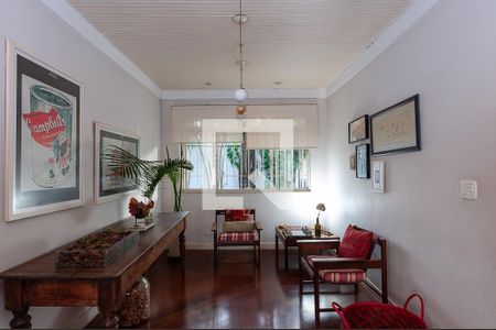 Casa à venda com 290m², 4 quartos e 2 vagas Casa à venda com 290m², 4 quartos e 2 vagasSala de Estar