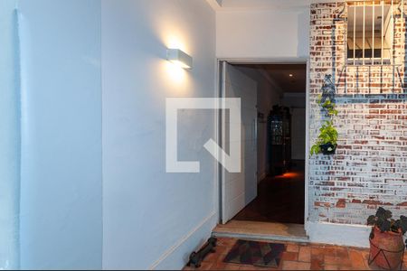 Casa à venda com 290m², 4 quartos e 2 vagas Casa à venda com 290m², 4 quartos e 2 vagasHall