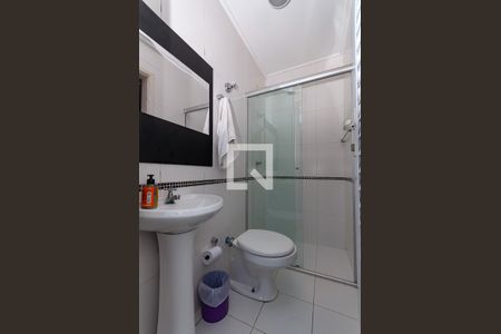 Casa à venda com 290m², 4 quartos e 2 vagas Casa à venda com 290m², 4 quartos e 2 vagasBanheiro de Serviço