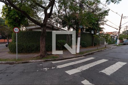 Casa à venda com 290m², 4 quartos e 2 vagas Casa à venda com 290m², 4 quartos e 2 vagasFachada