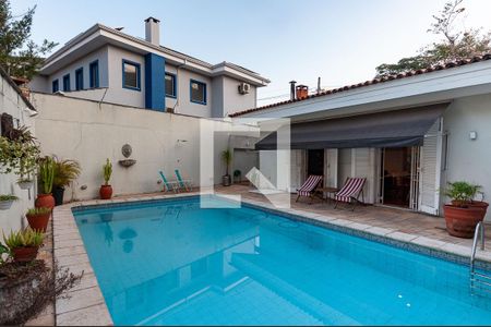 Casa à venda com 290m², 4 quartos e 2 vagas Casa à venda com 290m², 4 quartos e 2 vagasPiscina