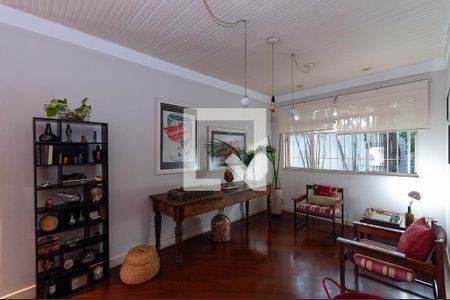 Casa à venda com 290m², 4 quartos e 2 vagas Casa à venda com 290m², 4 quartos e 2 vagasSala de Estar