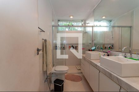 Casa à venda com 290m², 4 quartos e 2 vagas Casa à venda com 290m², 4 quartos e 2 vagasBanheiro Social