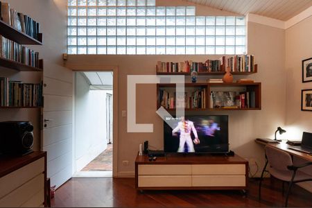 Casa à venda com 290m², 4 quartos e 2 vagas Casa à venda com 290m², 4 quartos e 2 vagasSala de TV