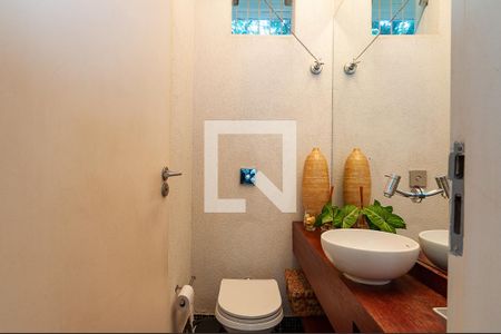 Casa à venda com 290m², 4 quartos e 2 vagas Casa à venda com 290m², 4 quartos e 2 vagasLavabo