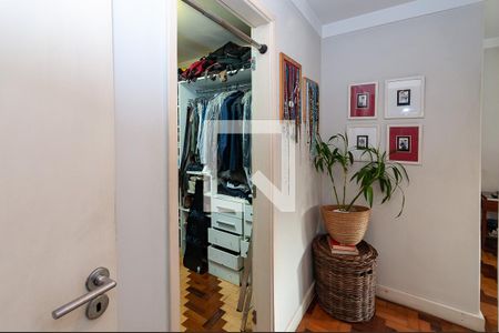 Casa à venda com 290m², 4 quartos e 2 vagas Casa à venda com 290m², 4 quartos e 2 vagasCloset do quarto 1 Suíte