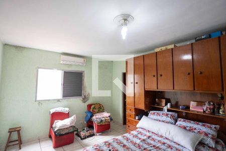 Casa à venda com 212m², 4 quartos e 3 vagasQuarto Suíte