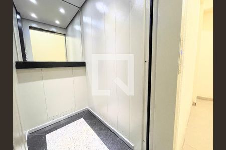 Apartamento à venda com 108m², 2 quartos e 2 vagasElevador